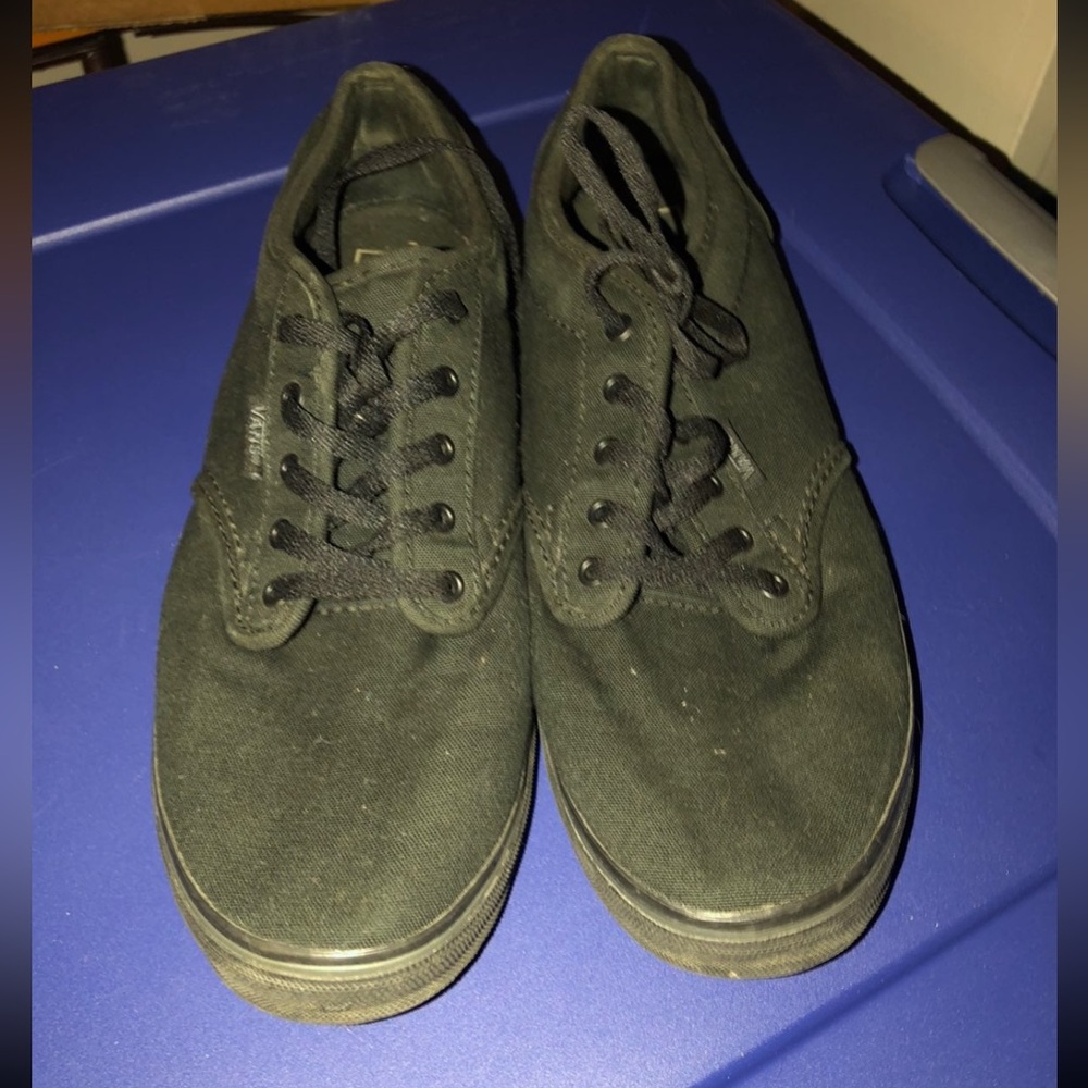 Women’s 9 black vans